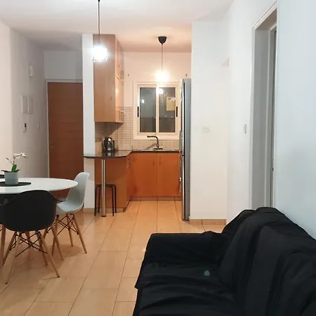 Lina's & Pool - Breakbooking Cy