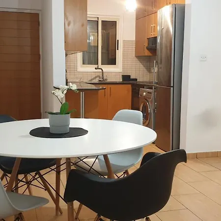 Lina's & Pool - Breakbooking Cy Apartment Laxia