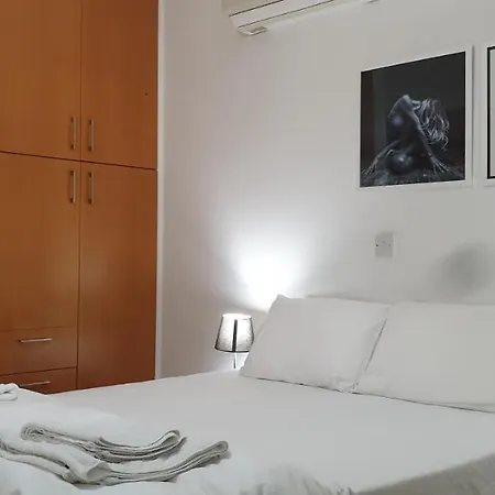 Appartement Lina's & Pool - Breakbooking Cy