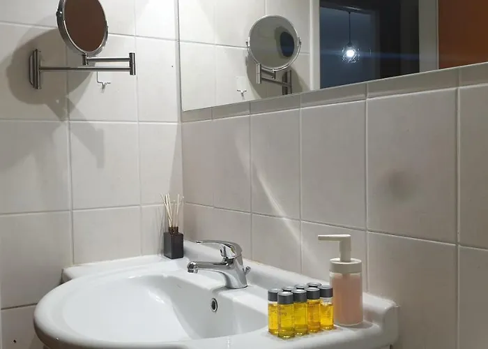 Lina's & Pool - Breakbooking Cy * Laxia