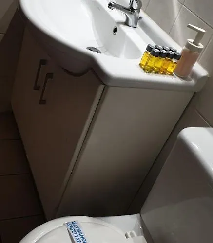 Lina's & Pool - Breakbooking Cy アパート *