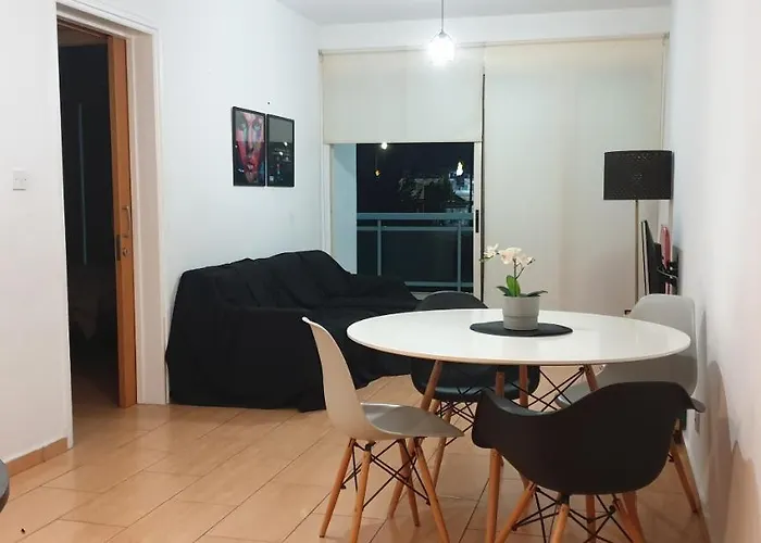 Lina's & Pool - Breakbooking Cy Laxia