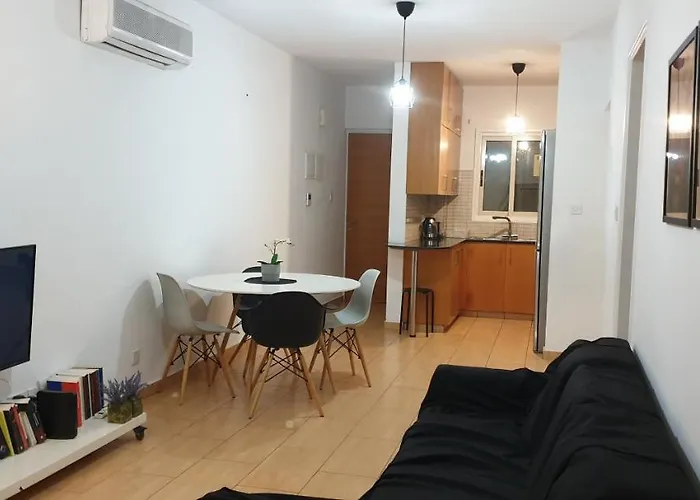 Lina's & Pool - Breakbooking Cy Apartmán *