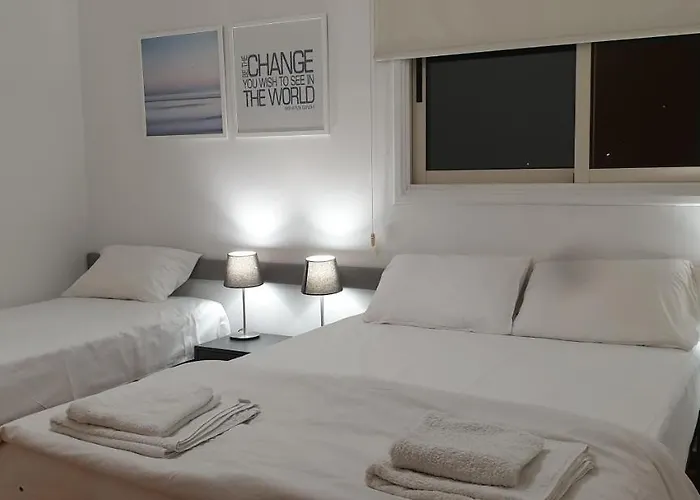 Lina's & Pool - Breakbooking Cy * Laxia